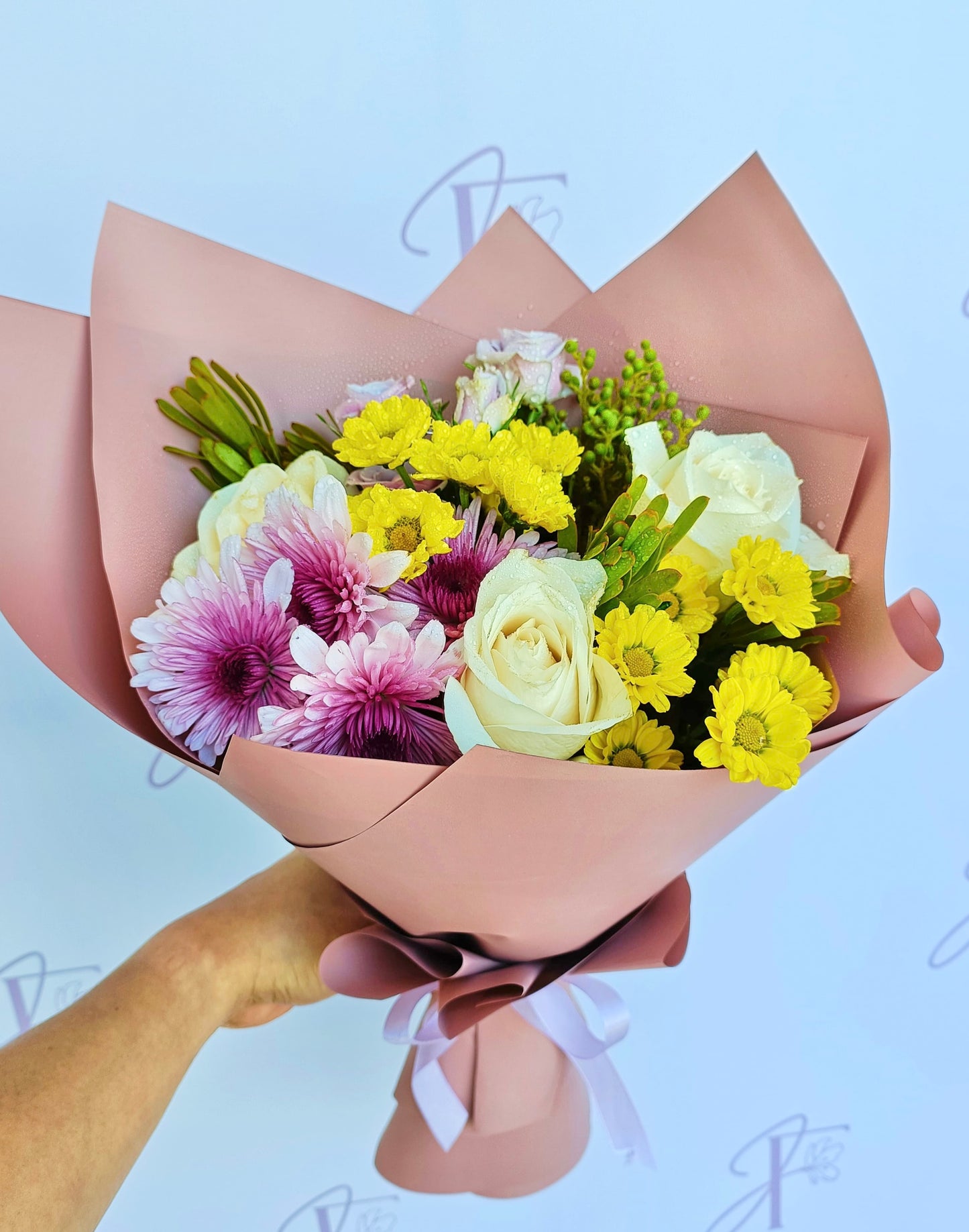 Petite Bliss – flowers, delivered in Bahrain