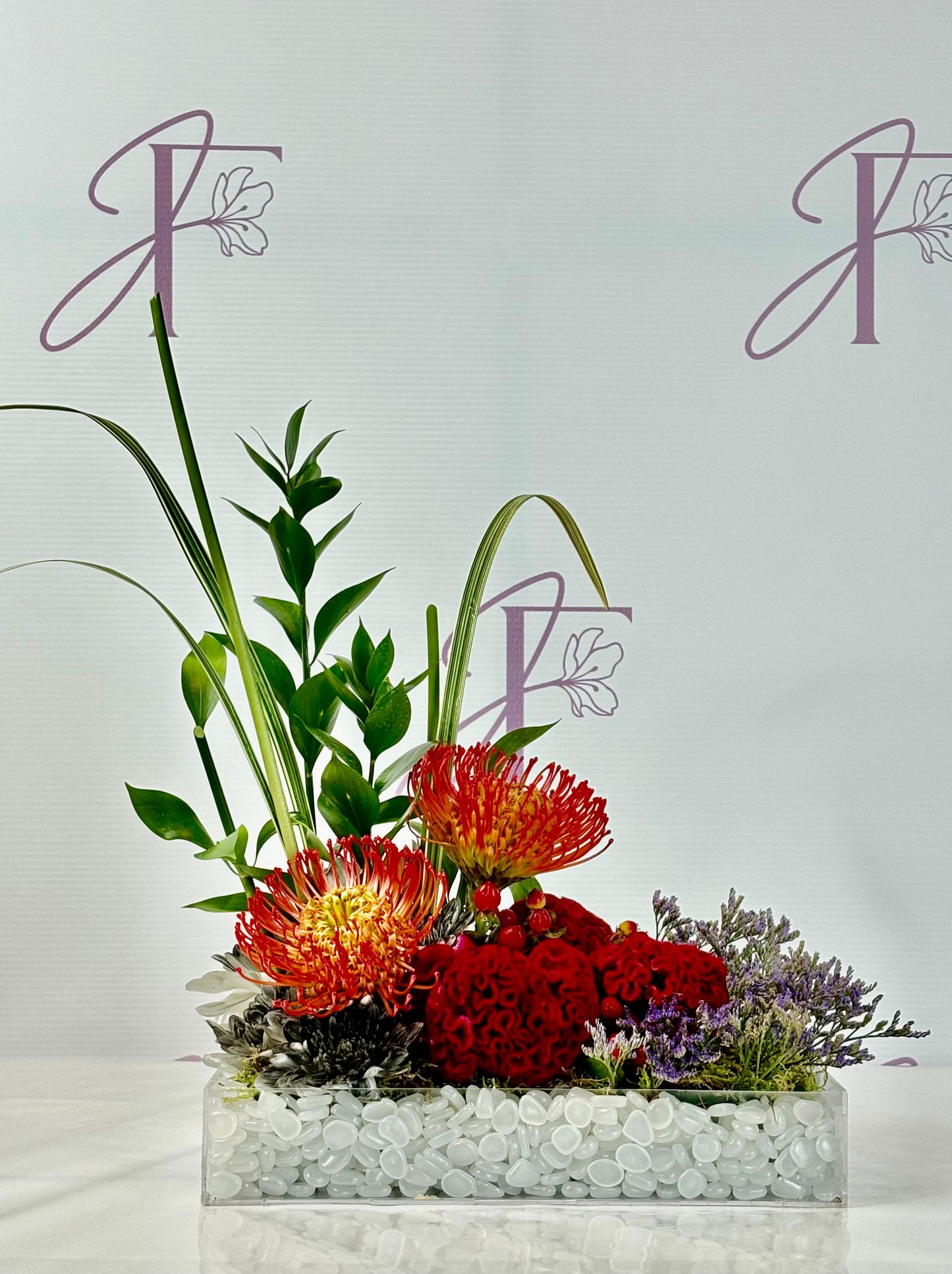 Majestic Glow – flowers, delivered in Bahrain