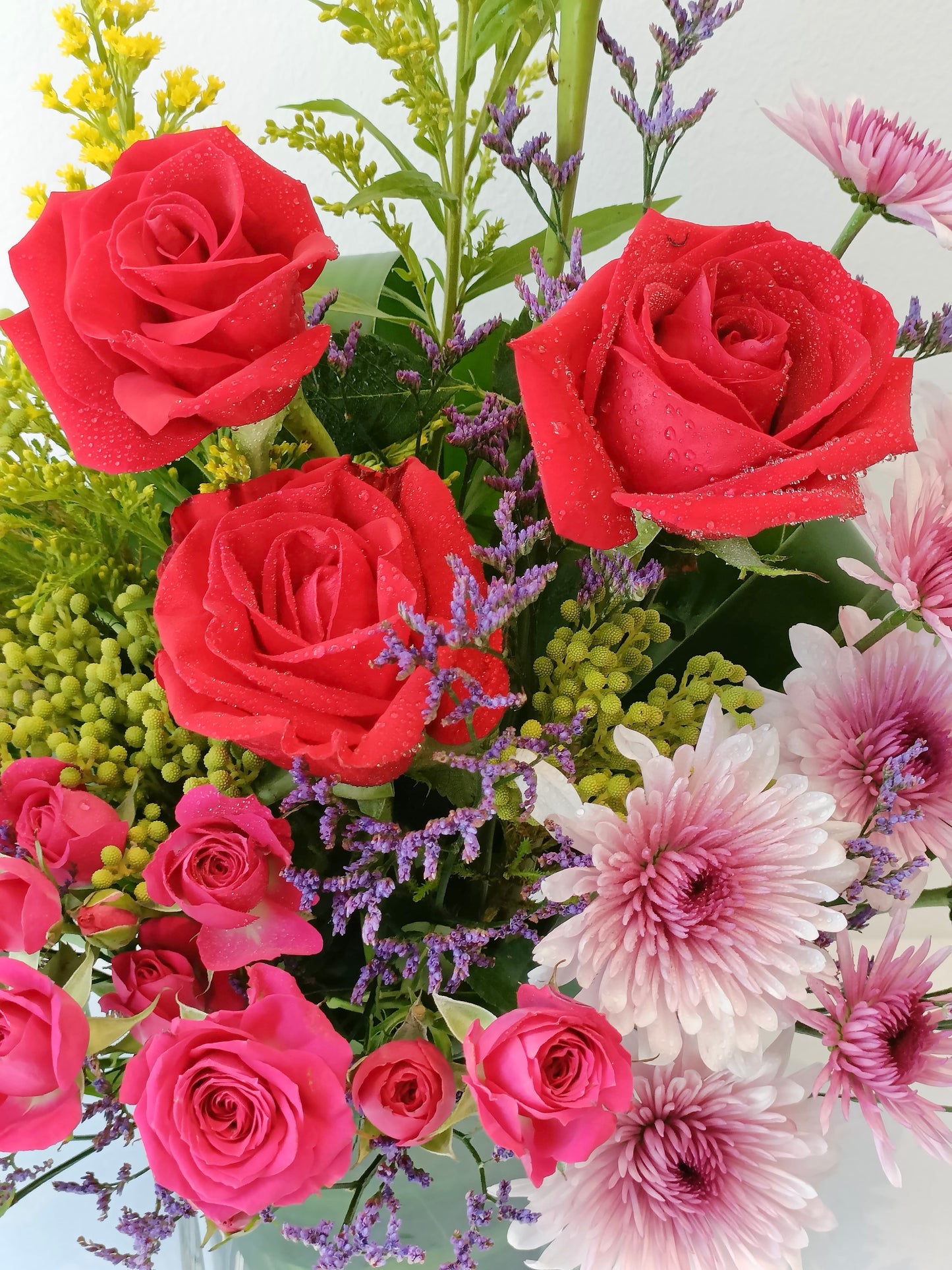 Rose Charm – flowers, delivered in Bahrain