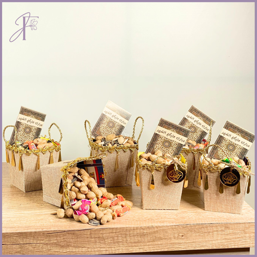 Gargaoun Gift Set – 6 Pieces with Ramadan Kareem Acrylic & Greeting Card – flowers, delivered in Bahrain