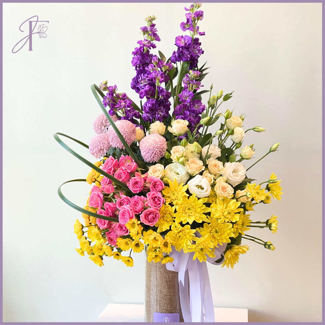 Golden Bloom Vase – Large - مزهرية زهور ذهبية - كبيرة – flowers, delivered in Bahrain