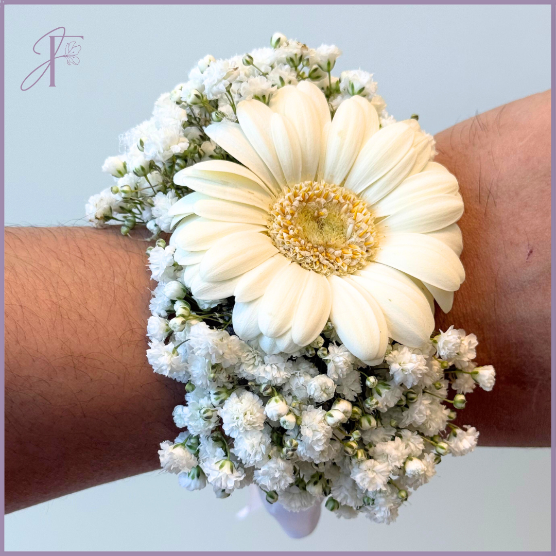 Gerbera "Bloom on Your Arm" Bracelet - Elegant Floral Adornment