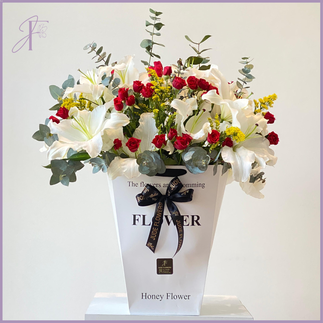 Jude's Grand White Bloom Box - Luxury Fresh Flowers in Elegant White