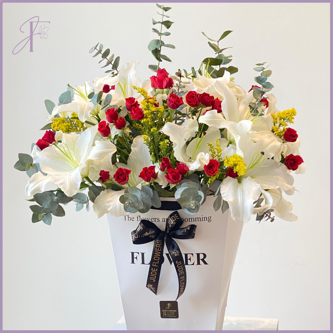Jude's Grand White Bloom Box - Luxury Fresh Flowers in Elegant White