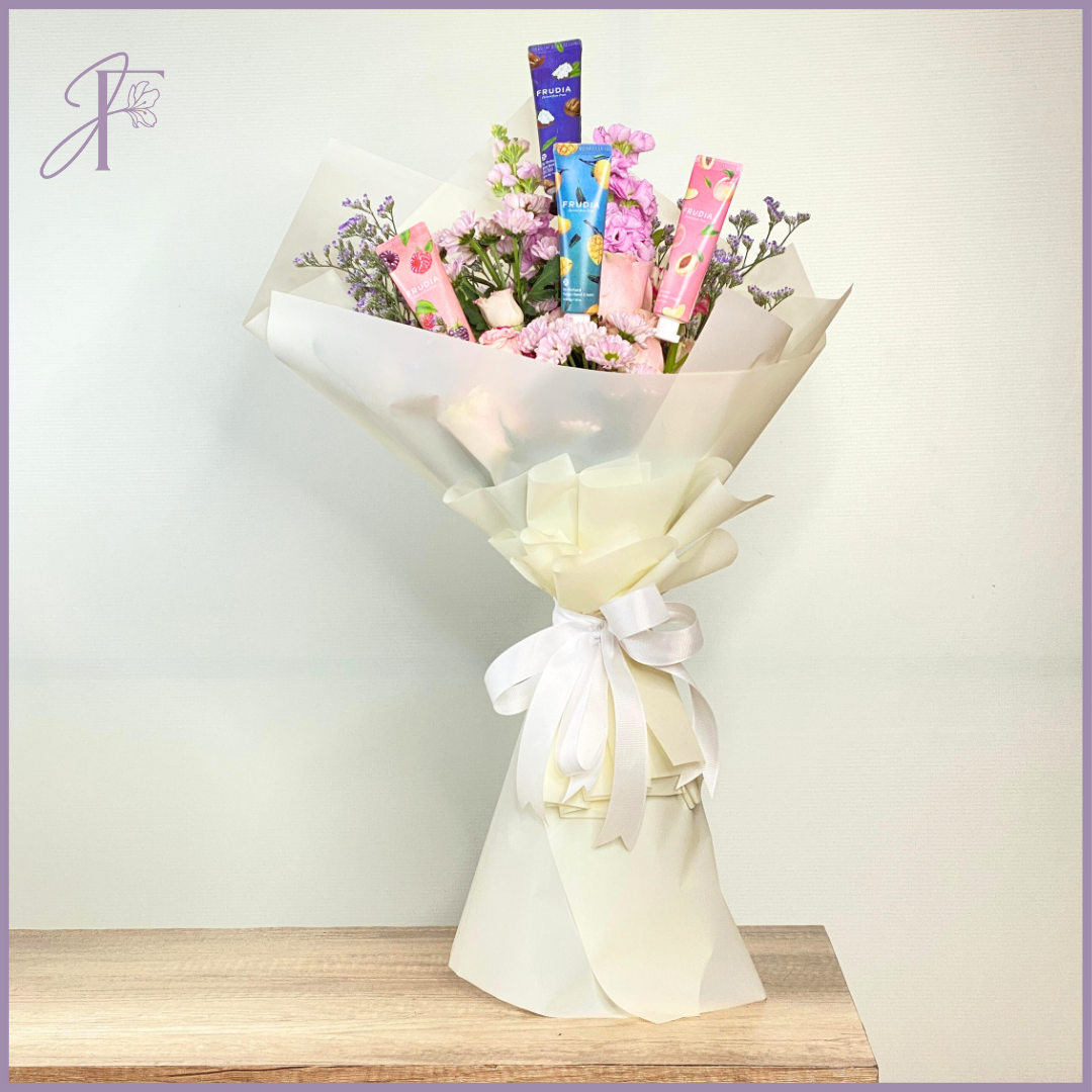 Sweet Petals & Treats – بتلات وهدايا