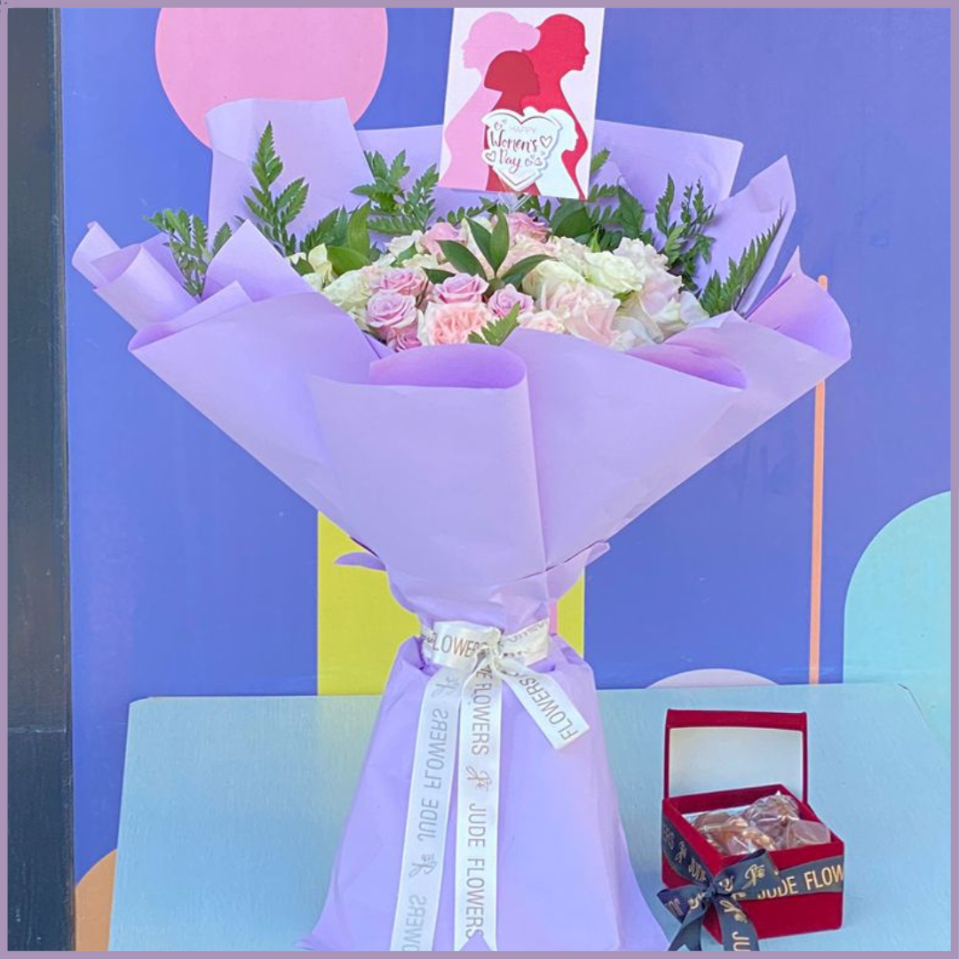 Purple Bloom Bouquet – Elegant Pink & White Roses