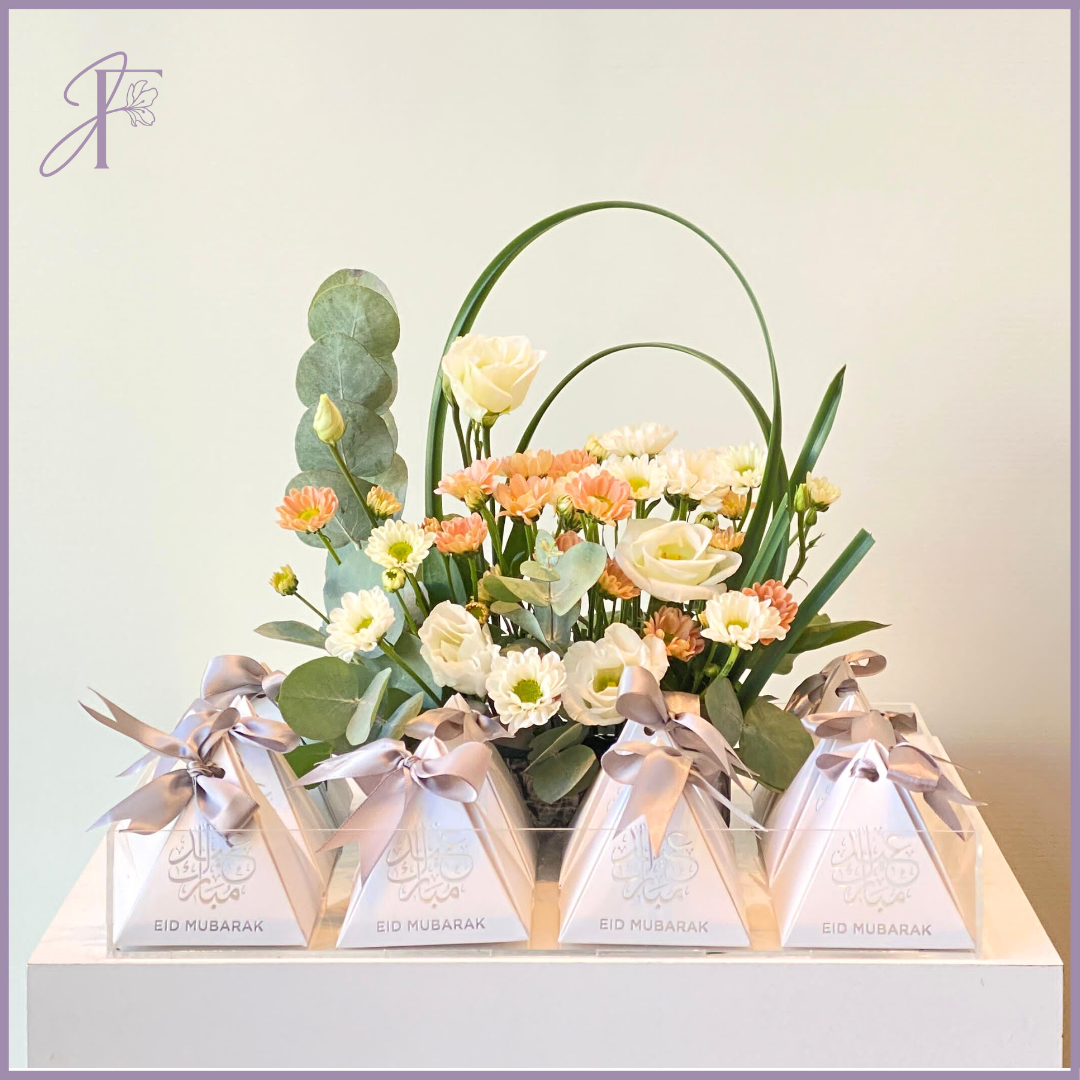 Eid Delights Tray – Flowers & Dolcetta Gift Set